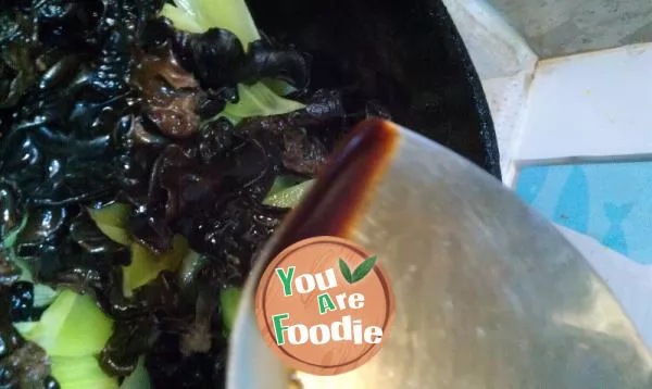 Stir fried with lettuce and agaric