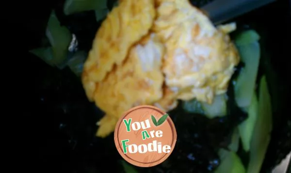 Stir fried with lettuce and agaric