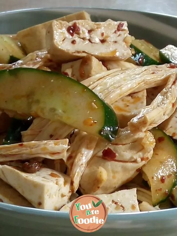 Cucumber, bean curd and bean curd in cold sauce