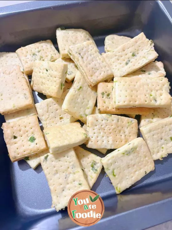 Scallion soda biscuit