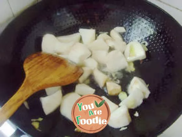 Stewed noodles with Chinese yam in chicken soup