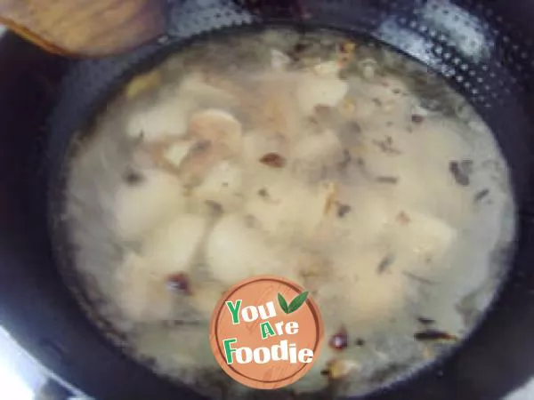 Stewed noodles with Chinese yam in chicken soup