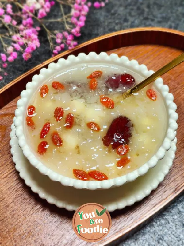 White Fungus and Lotus Seed Soup