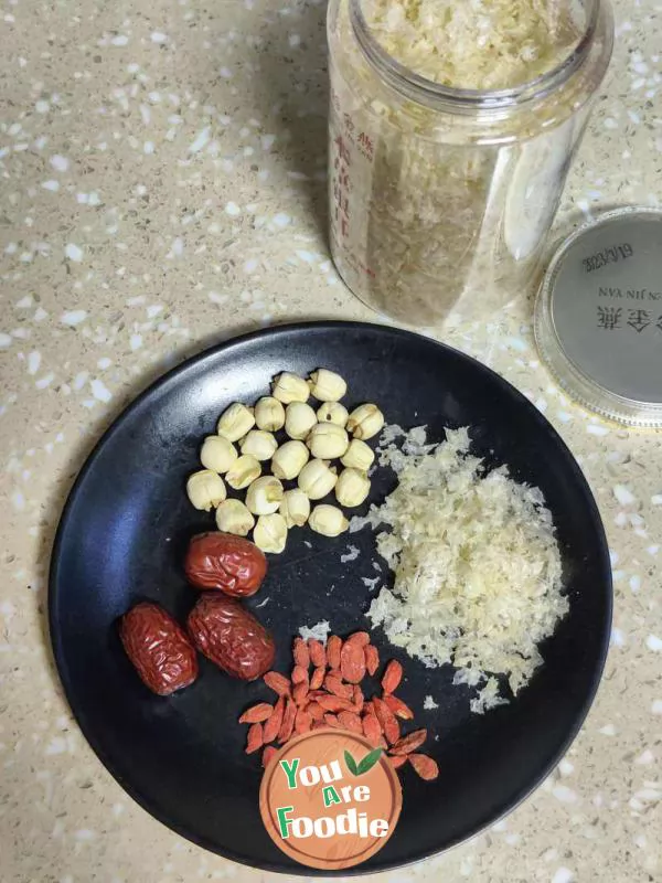 White Fungus and Lotus Seed Soup