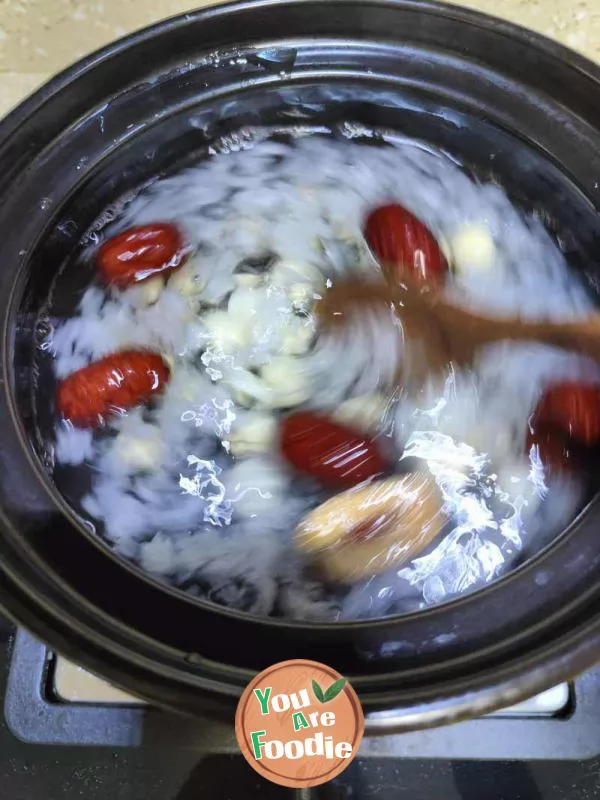 White Fungus and Lotus Seed Soup