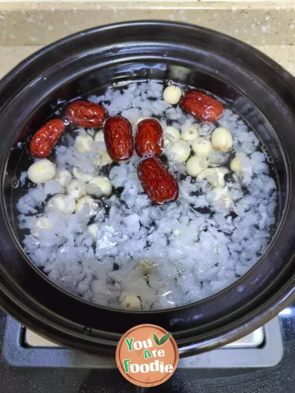 White Fungus and Lotus Seed Soup