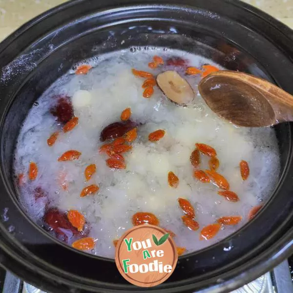 White Fungus and Lotus Seed Soup