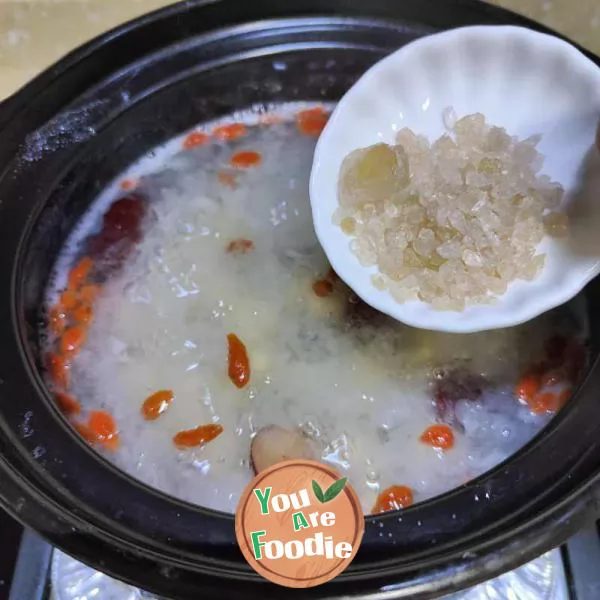 White Fungus and Lotus Seed Soup