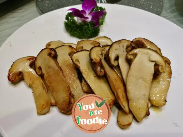 Fried Tricholoma matsutake with butter