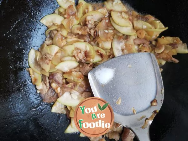 Fried pork with gourd