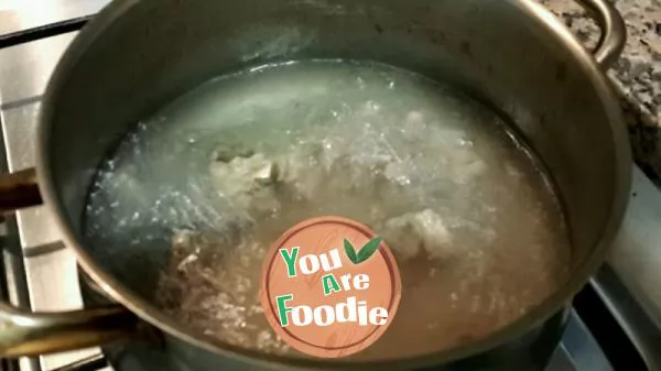 Tomato, cabbage and beef soup