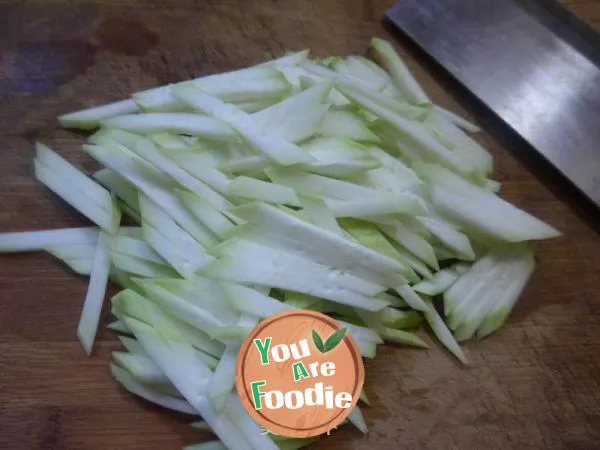 Stir fried beef tripe with leeks and flowering at night