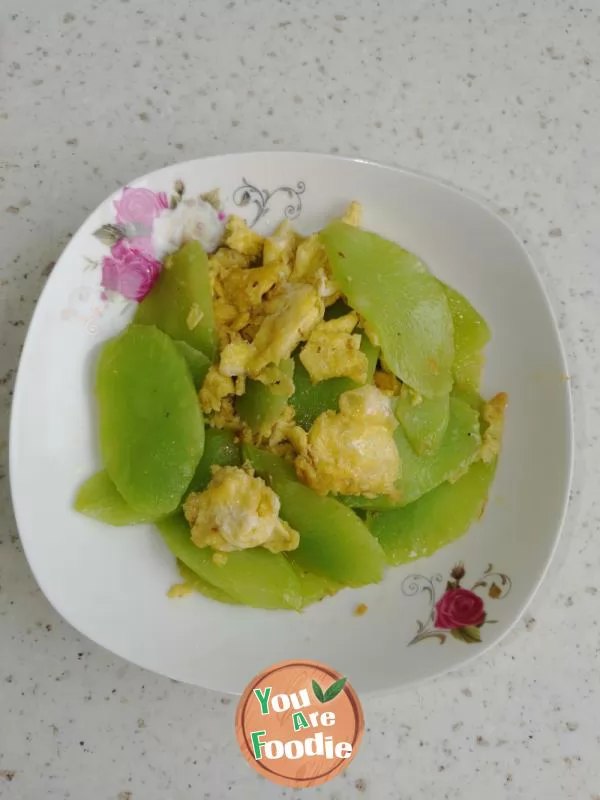 Fried-egg-with-lettuce