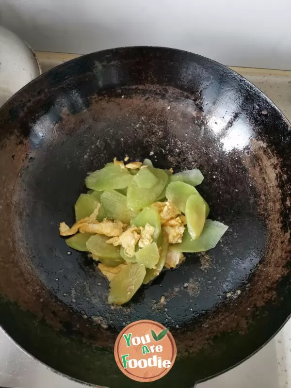 Fried egg with lettuce