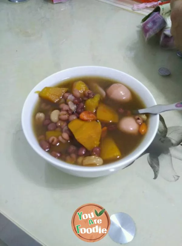 Job's tears and red beans mixed sugar water