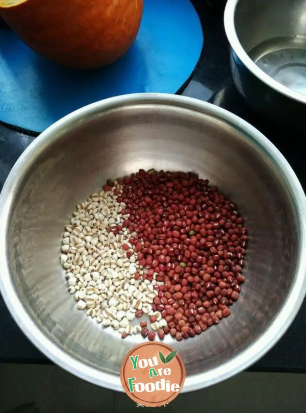 Job's tears and red beans mixed sugar water