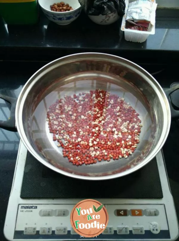 Job's tears and red beans mixed sugar water