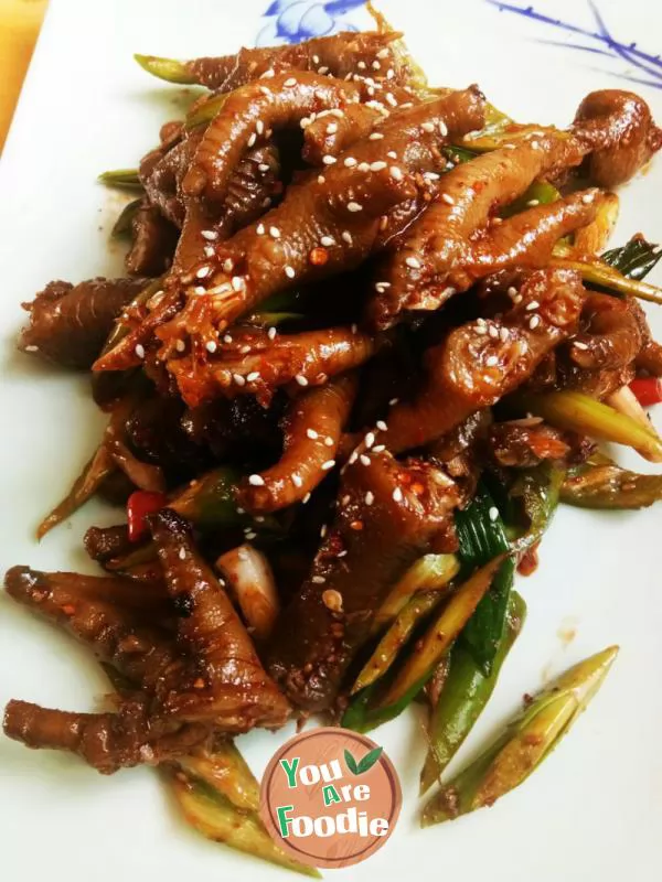 Spicy fried chicken feet