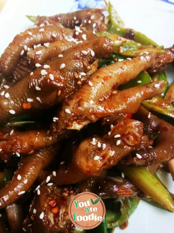 Spicy fried chicken feet