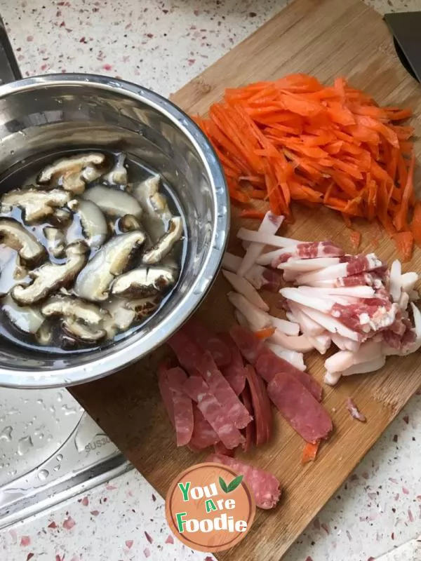 Fried rice noodles with eggs