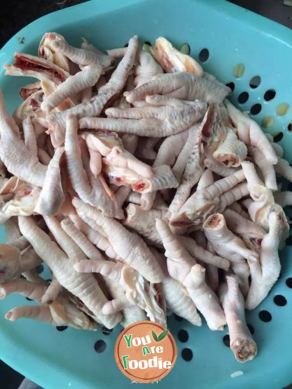 Garlic flavored chicken feet