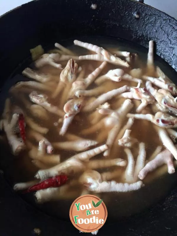 Garlic flavored chicken feet