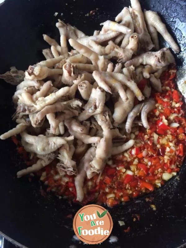 Garlic flavored chicken feet