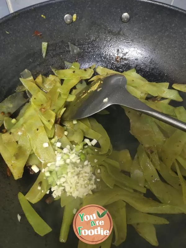 Stir fried Goose Eggs with Lettuce