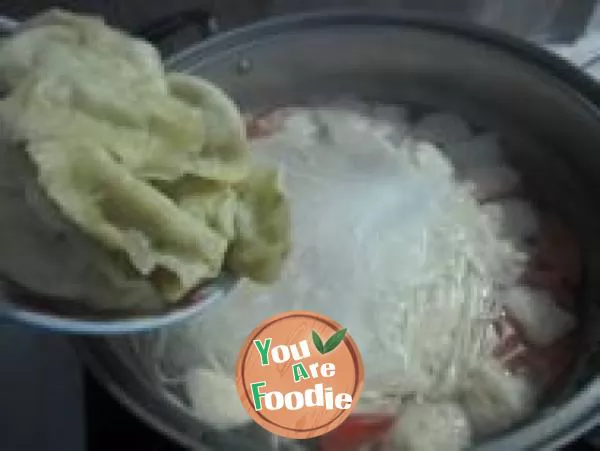 Stewed dumplings with vegetable noodles