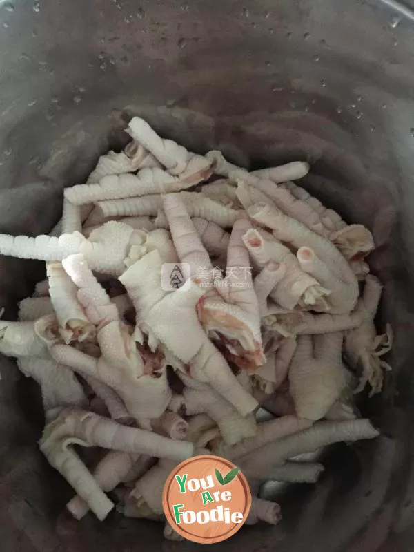 Chicken feet with pickled pepper