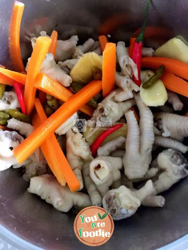 Chicken feet with pickled pepper