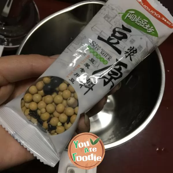 Nutritious grain soybean milk