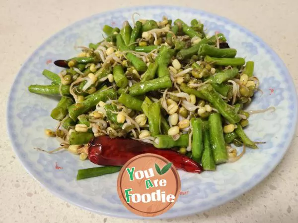 Stir fried green bean sprouts with cowpeas