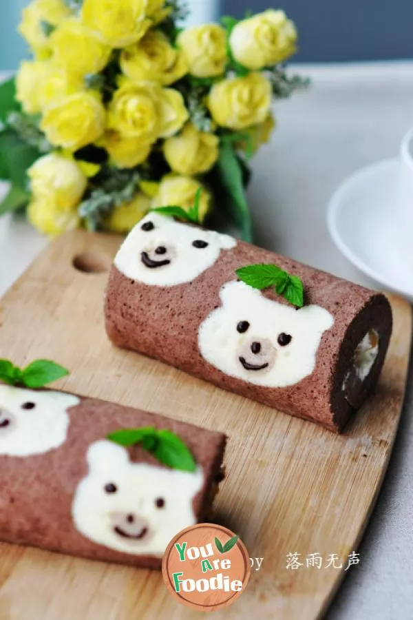 Cute bear cake roll
