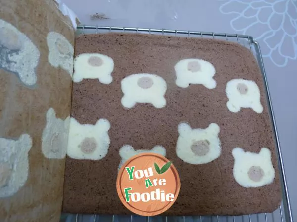 Cute bear cake roll