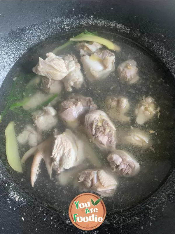 Durian chicken soup with strong fragrance