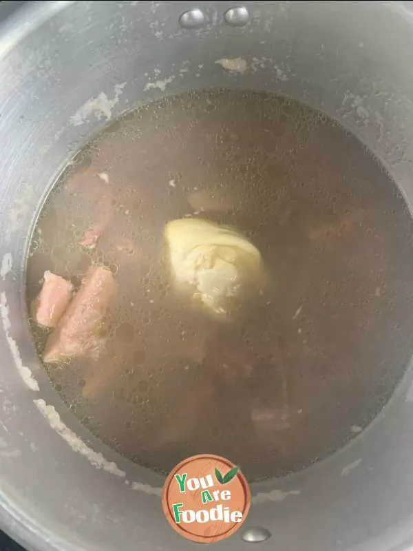 Durian chicken soup with strong fragrance