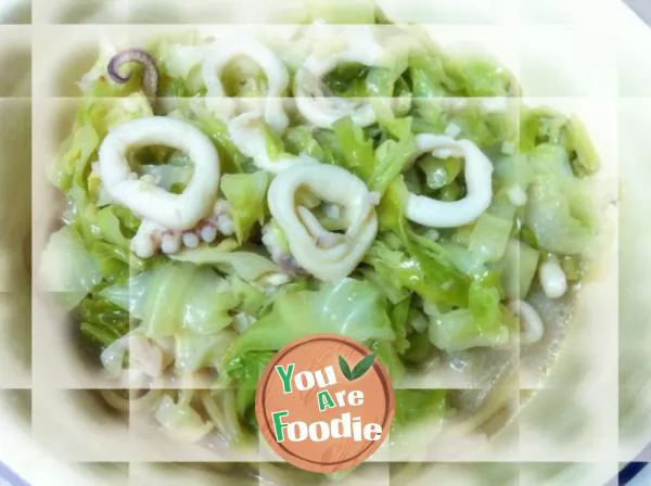 Spaghetti-with-coconut-milk,-squid-and-cabbage