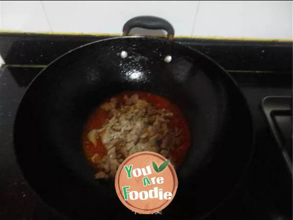 Lean meat in tomato sauce