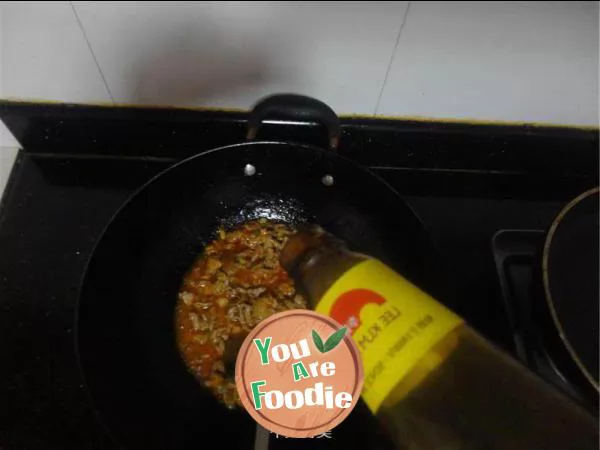 Lean meat in tomato sauce