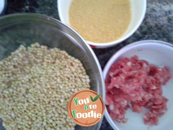 Buckwheat millet minced meat porridge