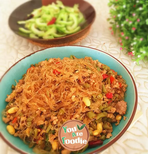 Fried minced meat vermicelli with sour beans