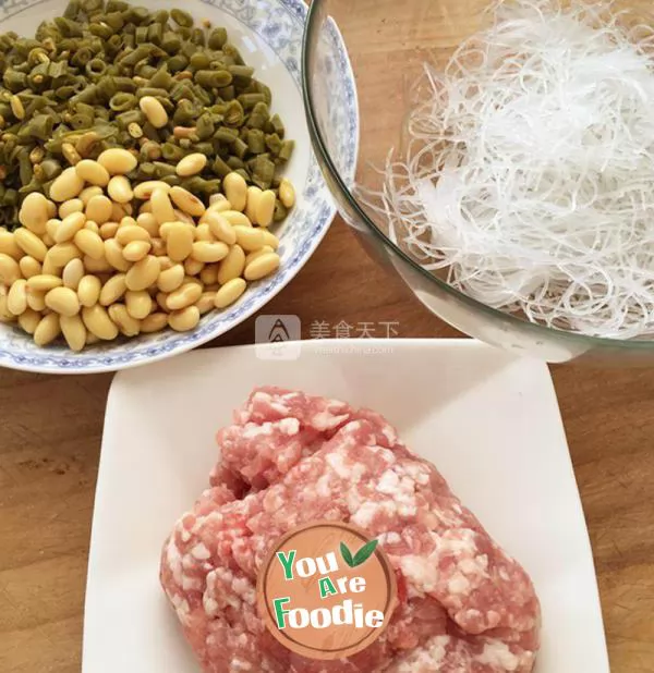 Fried minced meat vermicelli with sour beans