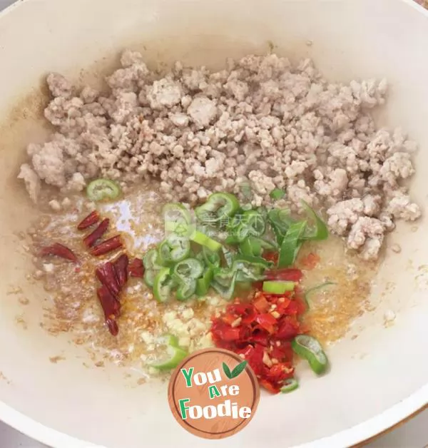 Fried minced meat vermicelli with sour beans