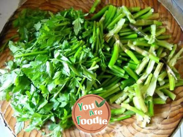 Fried shredded pork with wild celery