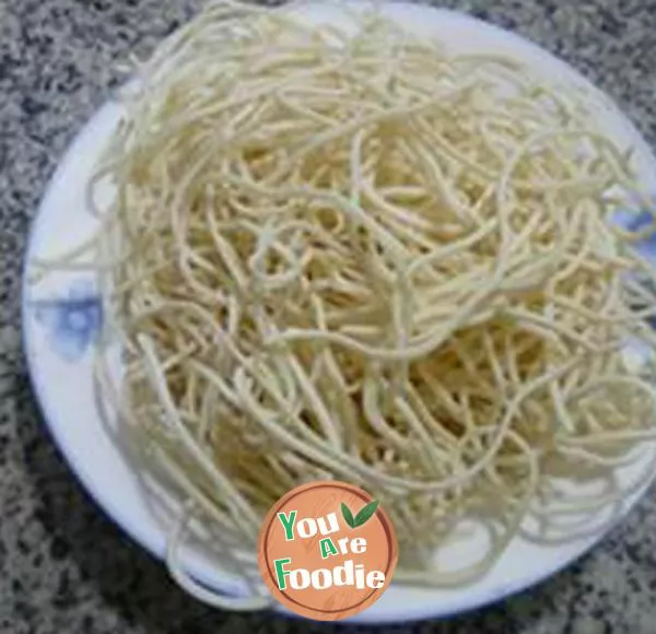 Noodles covered with assorted bean paste