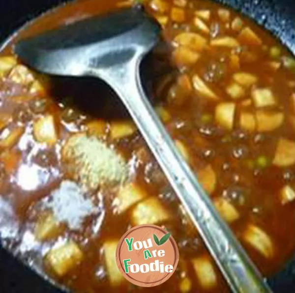 Noodles covered with assorted bean paste