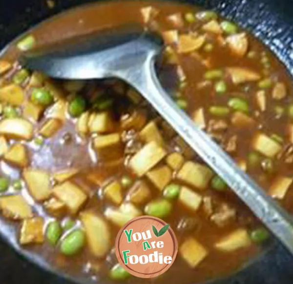 Noodles covered with assorted bean paste