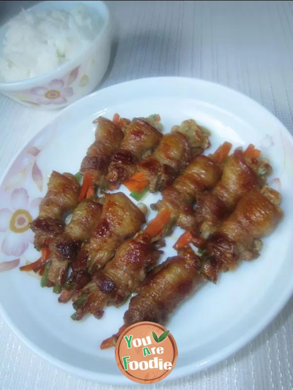 Fried pork rolls with Flammulina velutipes