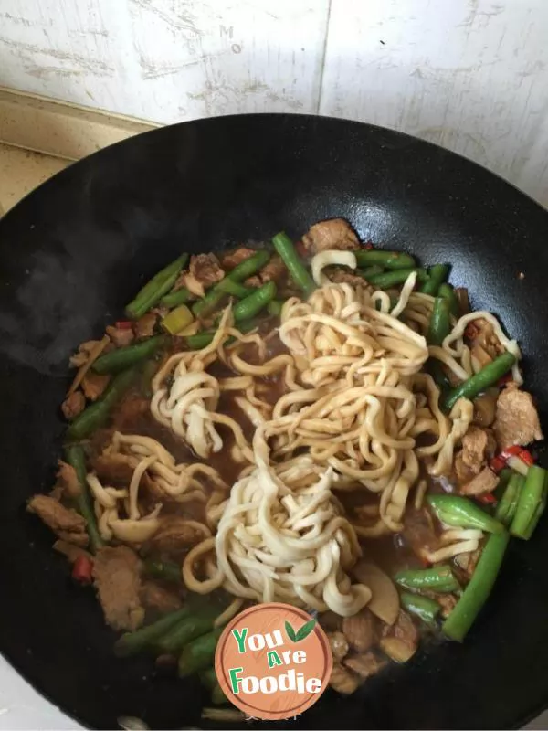 Braised noodles with beans